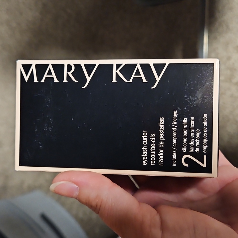 Mary Kay Eyelash Curler with Black Design